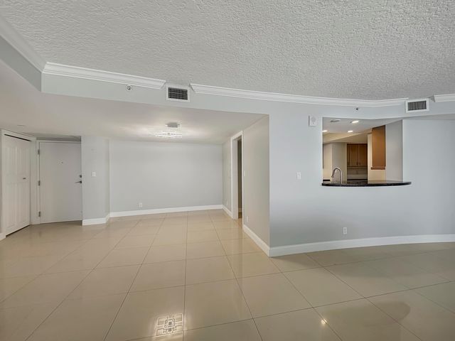 3000 N Ocean Drive 23 E, Singer Island, FL 33404