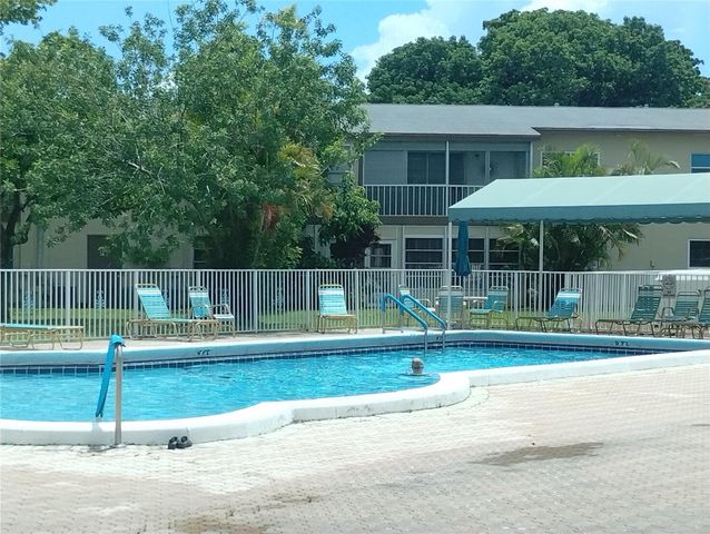 7300 NW 5TH Court 205, Margate, FL 33063