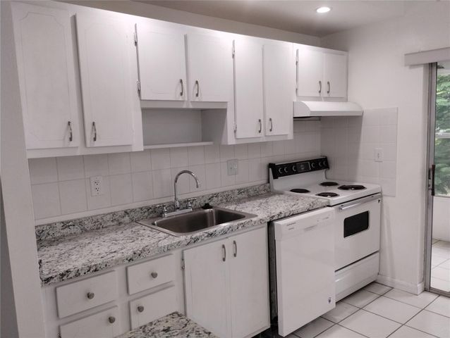 7300 NW 5TH Court 205, Margate, FL 33063