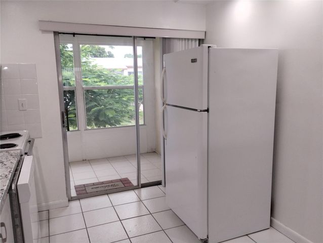 7300 NW 5TH Court 205, Margate, FL 33063
