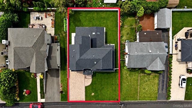 37 Beverly Drive, Albertson, NY 11507