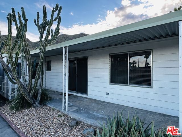 101 Santa Paula Street, Palm Springs, CA 92264