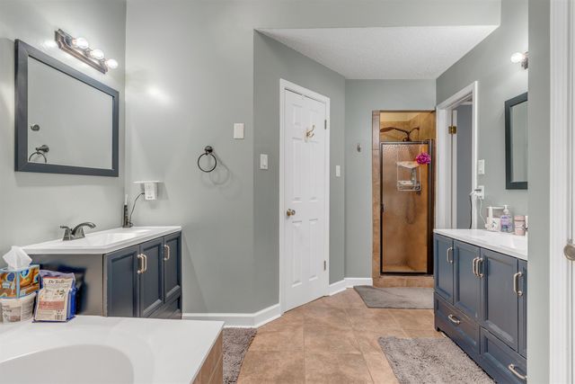 1561 CEDAR FARMS CV, Memphis, TN 38016