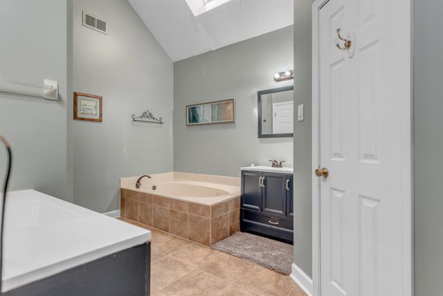 1561 CEDAR FARMS CV, Memphis, TN 38016