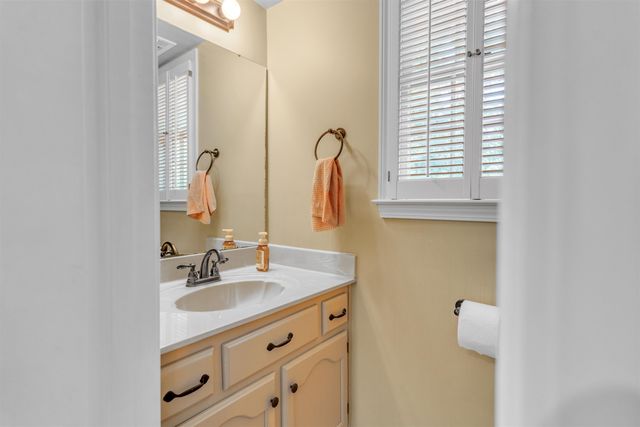 1561 CEDAR FARMS CV, Memphis, TN 38016