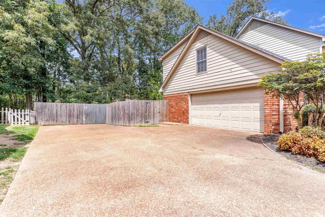 1561 CEDAR FARMS CV, Memphis, TN 38016
