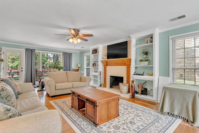 1561 CEDAR FARMS CV, Memphis, TN 38016