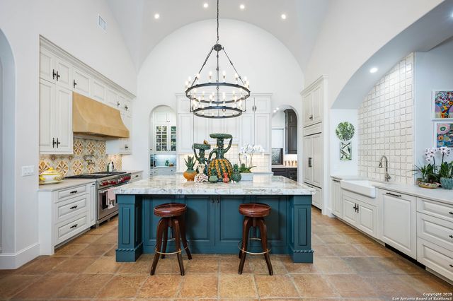 24209 Scenic Loop, San Antonio, TX 78255