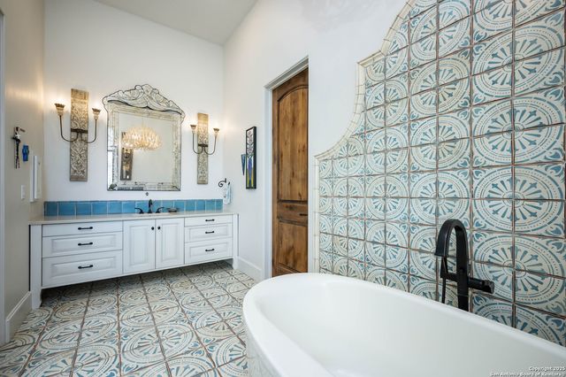 24209 Scenic Loop, San Antonio, TX 78255