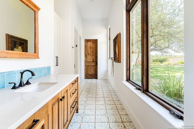 24209 Scenic Loop, San Antonio, TX 78255