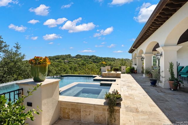 24209 Scenic Loop, San Antonio, TX 78255