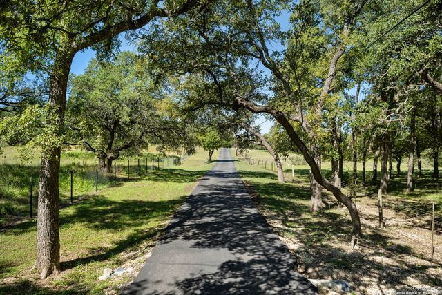 24209 Scenic Loop, San Antonio, TX 78255