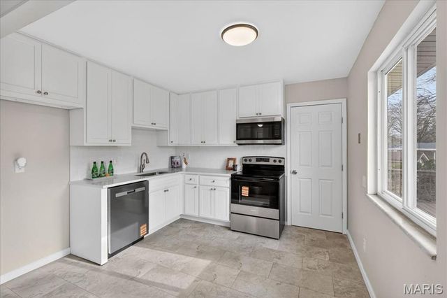 1077 Armada Court, Florissant, MO 63031