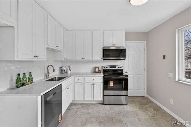 1077 Armada Court, Florissant, MO 63031