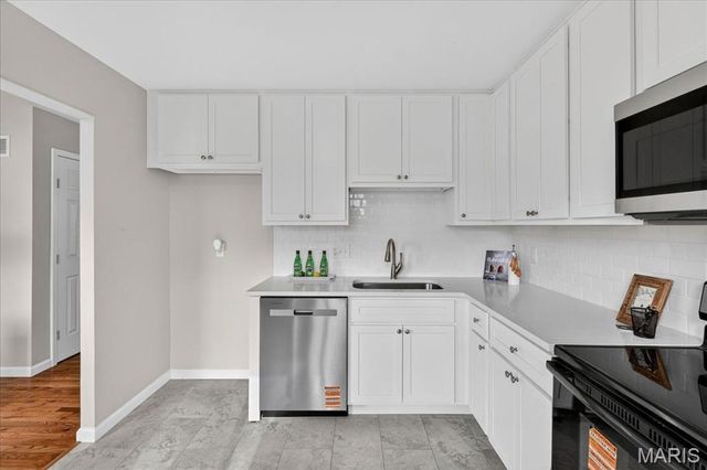 1077 Armada Court, Florissant, MO 63031