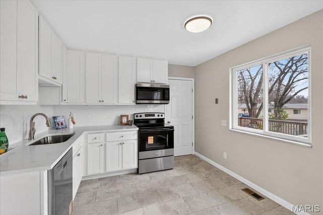 1077 Armada Court, Florissant, MO 63031