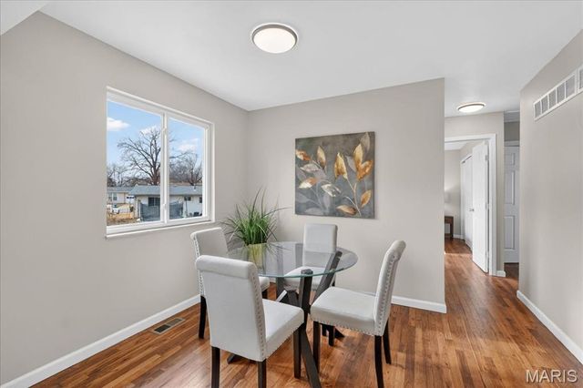 1077 Armada Court, Florissant, MO 63031