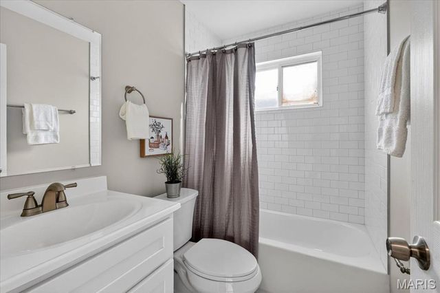 1077 Armada Court, Florissant, MO 63031