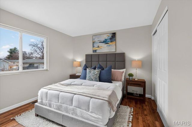 1077 Armada Court, Florissant, MO 63031