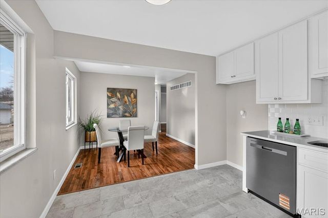 1077 Armada Court, Florissant, MO 63031