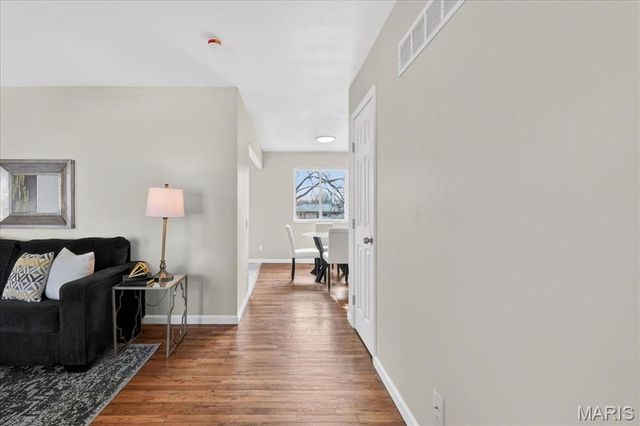 1077 Armada Court, Florissant, MO 63031