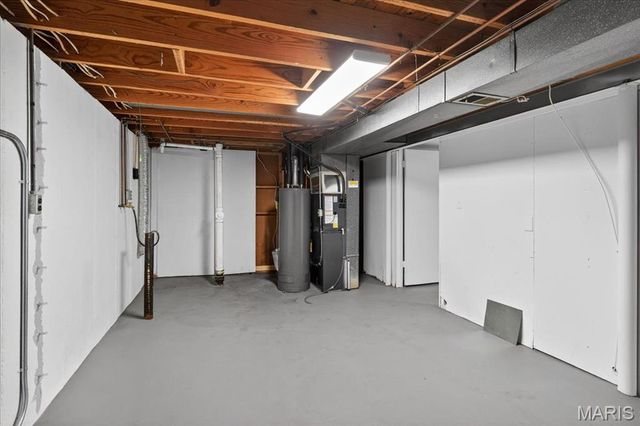 1077 Armada Court, Florissant, MO 63031