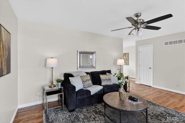 1077 Armada Court, Florissant, MO 63031