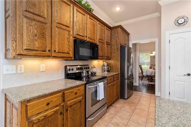 1202 Lexington Circle, Springdale, AR 72762