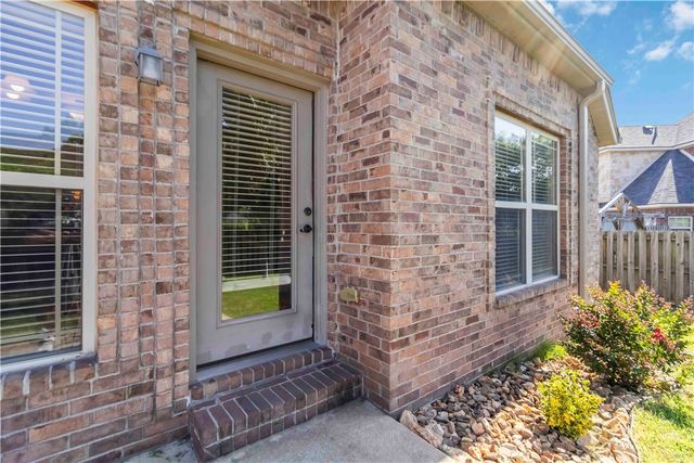 1202 Lexington Circle, Springdale, AR 72762