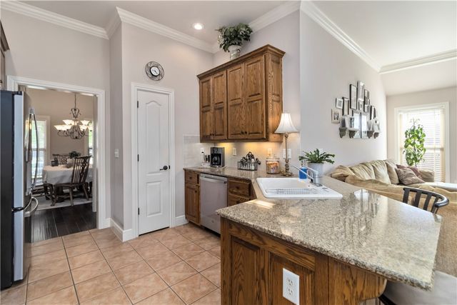 1202 Lexington Circle, Springdale, AR 72762