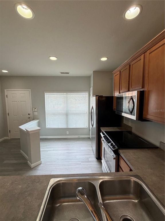 Image 5 of property listing at 4895 SW 45TH ST, Ocala, FL 34474