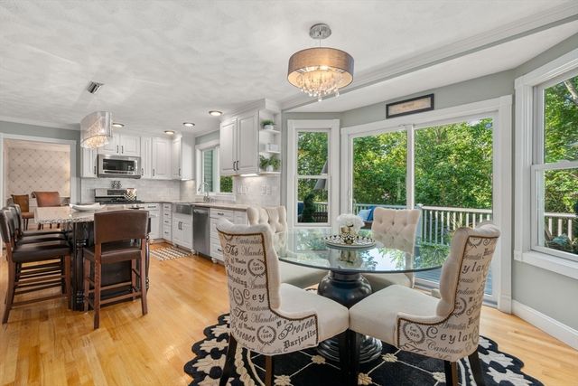 4 Green Meadow Dr, Lynnfield, MA 01940