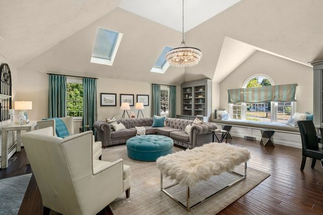 4 Green Meadow Dr, Lynnfield, MA 01940