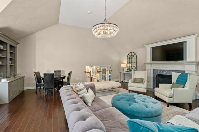 4 Green Meadow Dr, Lynnfield, MA 01940