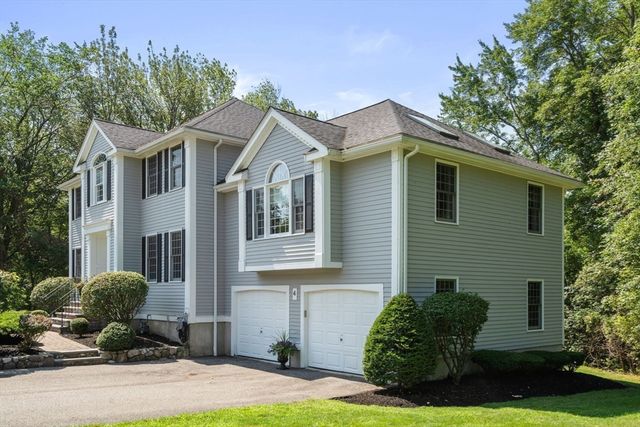 4 Green Meadow Dr, Lynnfield, MA 01940