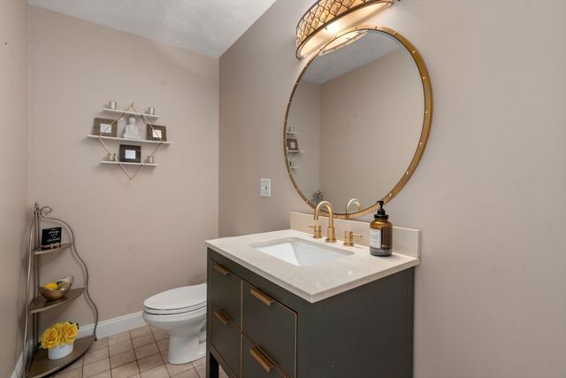 4 Green Meadow Dr, Lynnfield, MA 01940