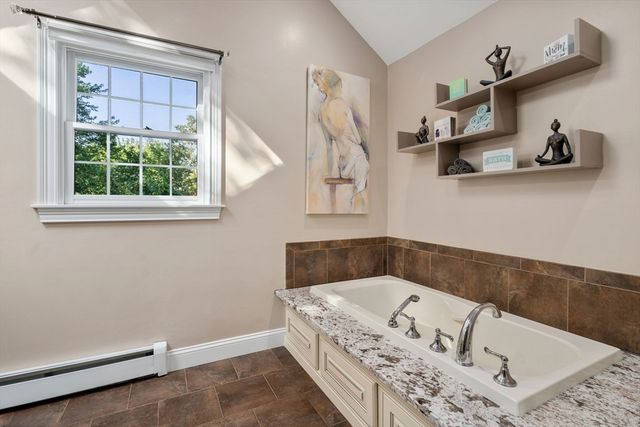 4 Green Meadow Dr, Lynnfield, MA 01940