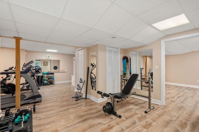 4 Green Meadow Dr, Lynnfield, MA 01940