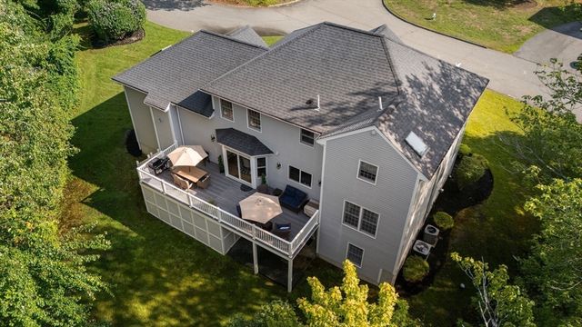 4 Green Meadow Dr, Lynnfield, MA 01940