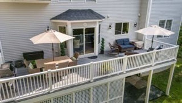 4 Green Meadow Dr, Lynnfield, MA 01940