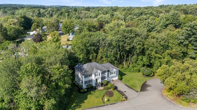 4 Green Meadow Dr, Lynnfield, MA 01940