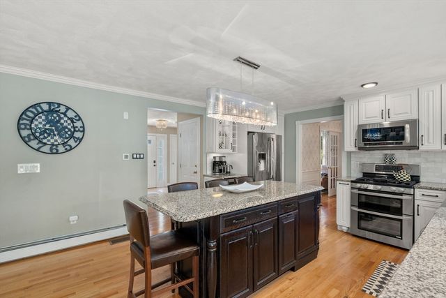 4 Green Meadow Dr, Lynnfield, MA 01940