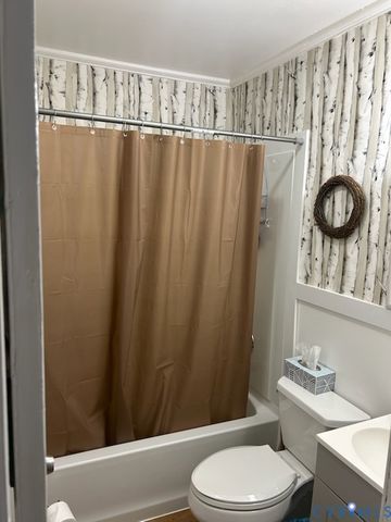 2103 Wakefield Ave, Colonial Heights, VA 23860