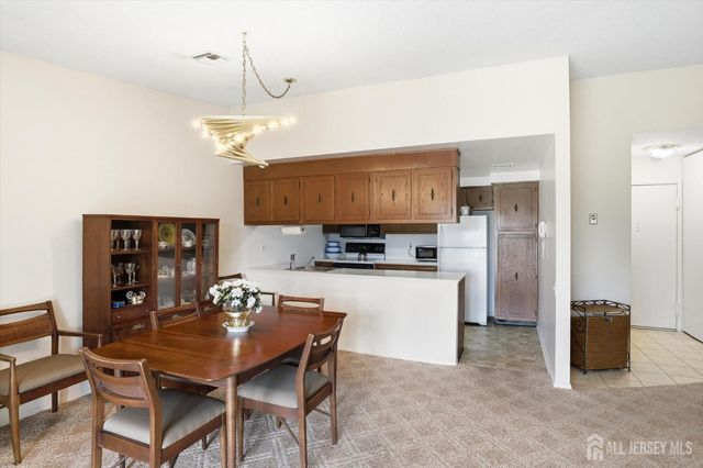 277 Crosse Drive 3E, Monroe, NJ 08831