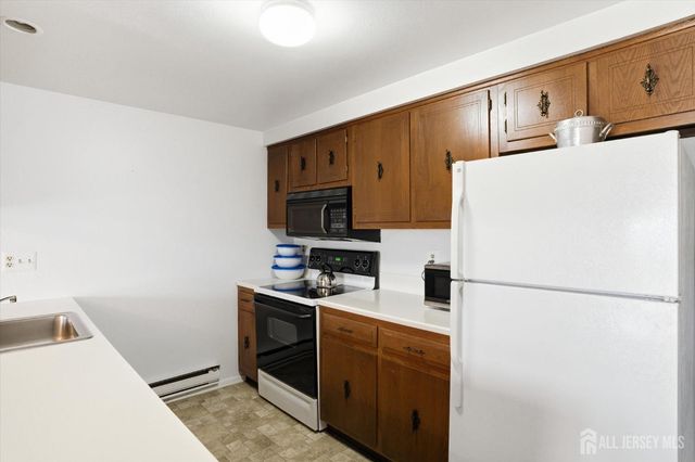 277 Crosse Drive 3E, Monroe, NJ 08831