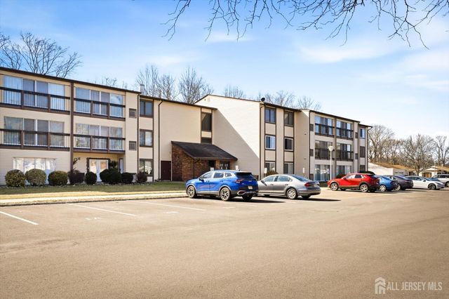 277 Crosse Drive 3E, Monroe, NJ 08831