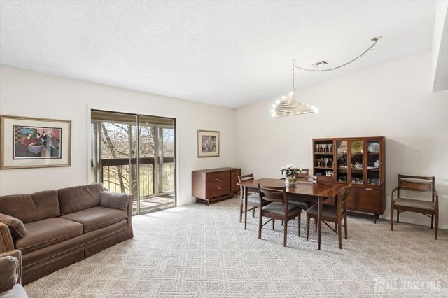 277 Crosse Drive 3E, Monroe, NJ 08831