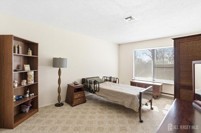 277 Crosse Drive 3E, Monroe, NJ 08831