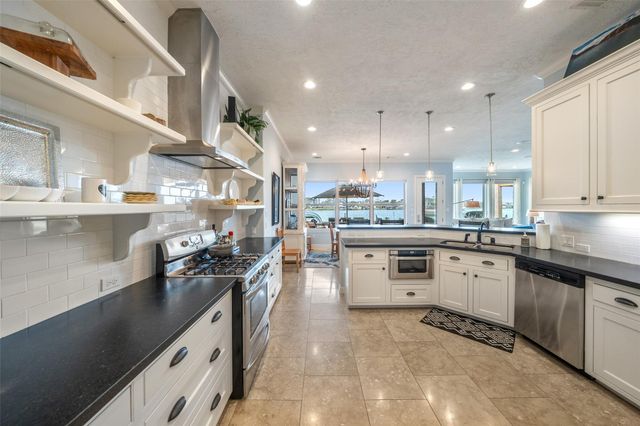 314 Bayshore Drive, Montgomery, TX 77356