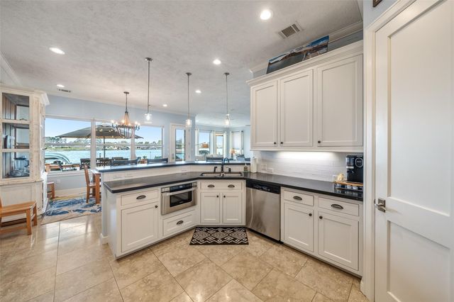 314 Bayshore Drive, Montgomery, TX 77356